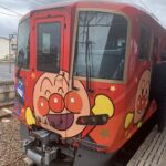 JR四国の土讃線を走るアンパンマン列車