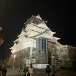 模型っぽく見える夜のライトアップ大阪城