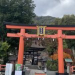 松尾大社さんと後に佇む山々の青々